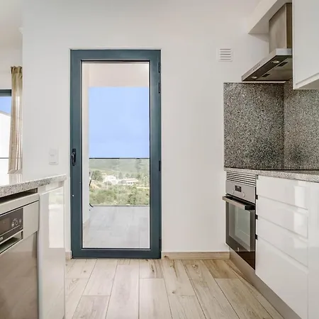 Apartment Seabreeze - Your Beachside Getaway *