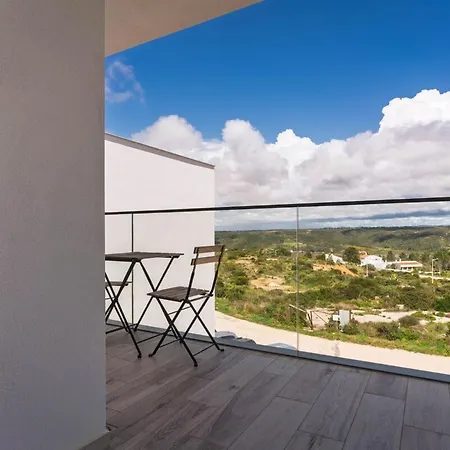 Seabreeze - Your Beachside Getaway Apartment