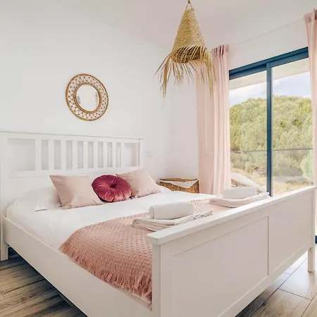 Seabreeze - Your Beachside Getaway