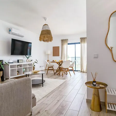 Seabreeze - Your Beachside Getaway