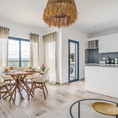 דירה Seabreeze - Your Beachside Getaway By Lisbeyond אלג'זור
