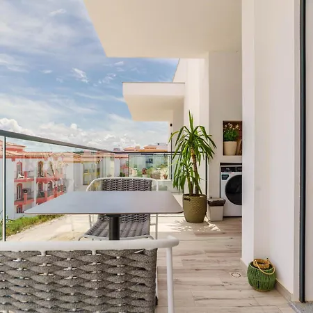 Seabreeze - Your Beachside Getaway By Lisbeyond Apartment