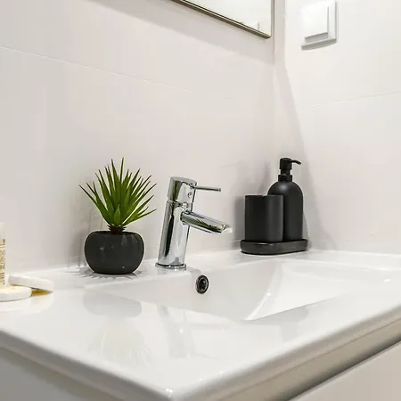 Seabreeze - Your Beachside Getaway By Lisbeyond Apartment