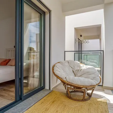 Seabreeze - Your Beachside Getaway By Lisbeyond Apartment *
